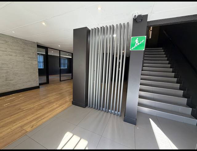 530M² OFFICE FOR SALE IN SUNNINGHILL